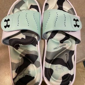 UA women’s slides